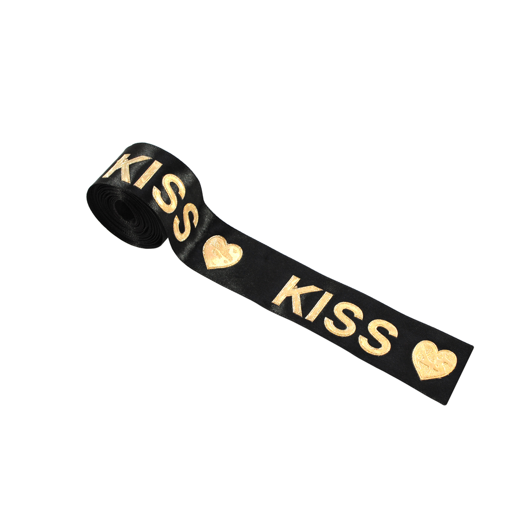Тесьма с прорезиненным лого KISS Сердце, 3см, черный, золотой, ярд. Тесьма