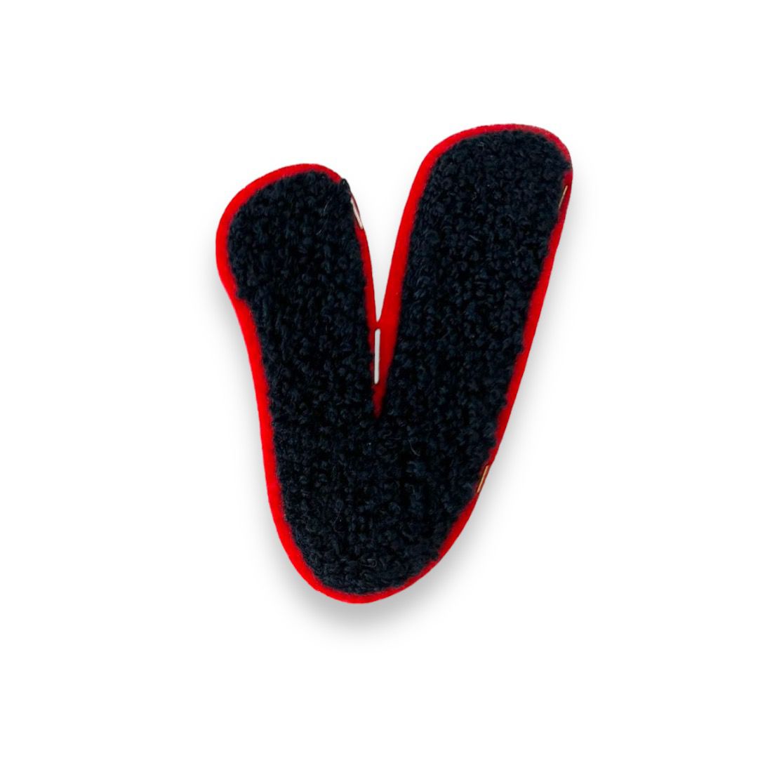 Нашивка махровая пришивная Буква "V", 8,2*11,1см, красный, темно-синий, шт. Нашивка Махровая