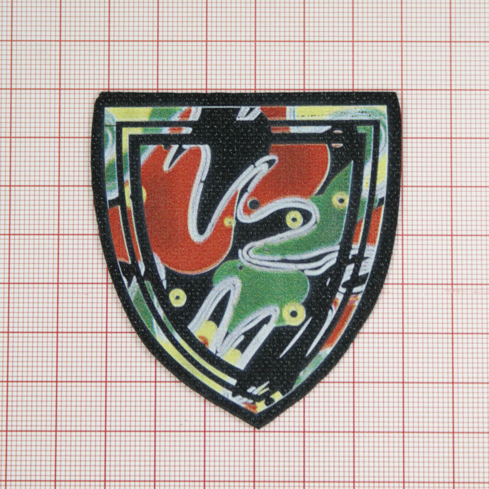 Лейба клеенка блестящая "Пикассо коктейль" герб 6*6,5см, черная+красно-зеленый рисунок, шт. Лейба резиновая, клеенка