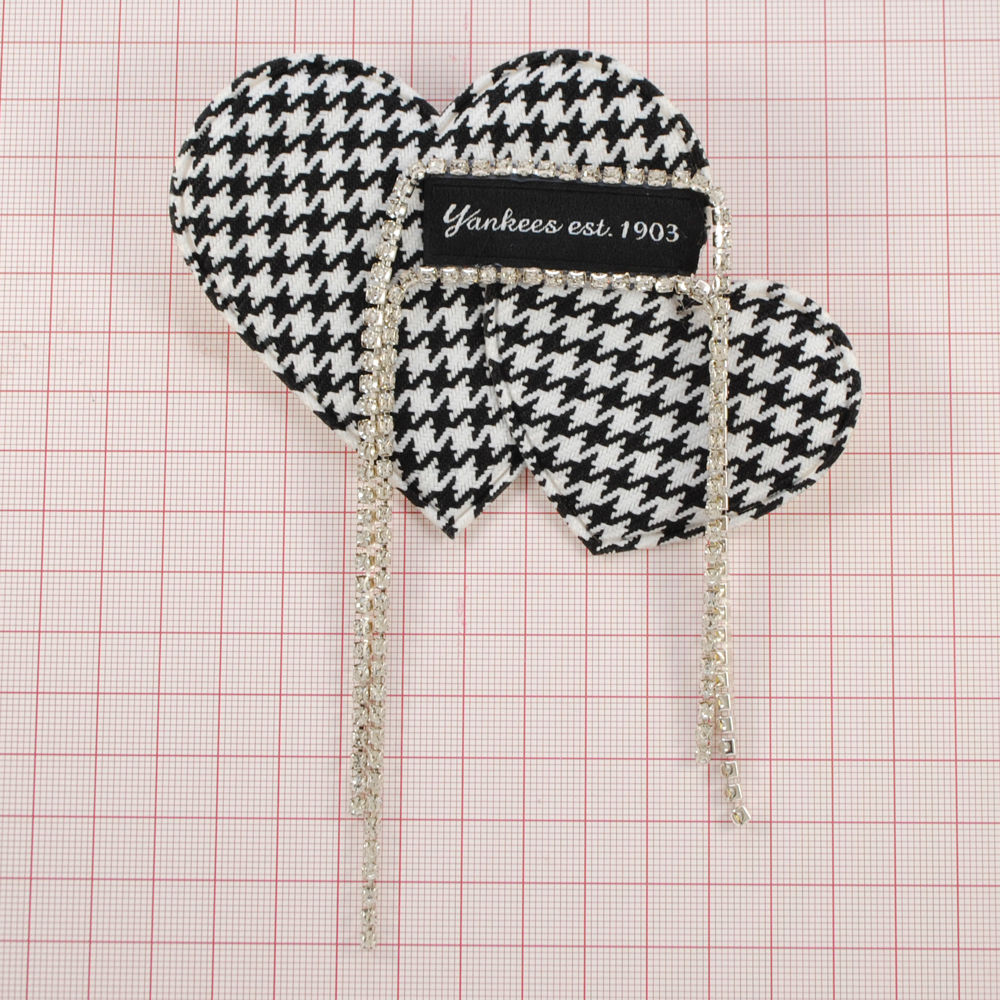 Булавка с шевроном Сердца, 12*8см,  черно-белый, узор гусиные лапки, нити страз, шт. Булавки