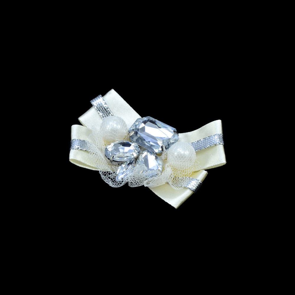 Аппликация декор бант 4 ленты беж, тесьма люр.сереб., камни, жемчуг. Аппликация Декор