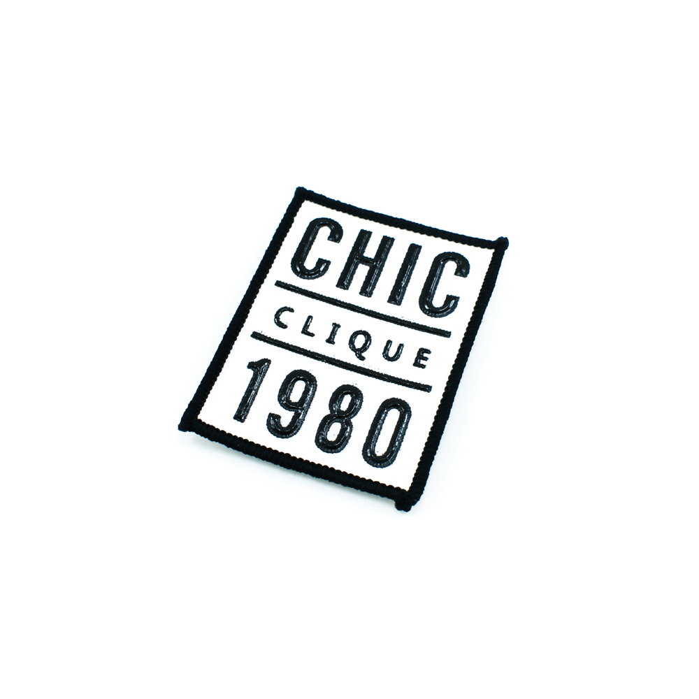 Нашивка тканевая Chic 1980 7,9*6см, бело-черная. Нашивка Резиновый Конгрев