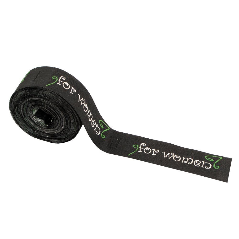 Этикетка тканевая вышитая For women, 8,3*2,3см /черная/. Вышивка / этикетка тканевая