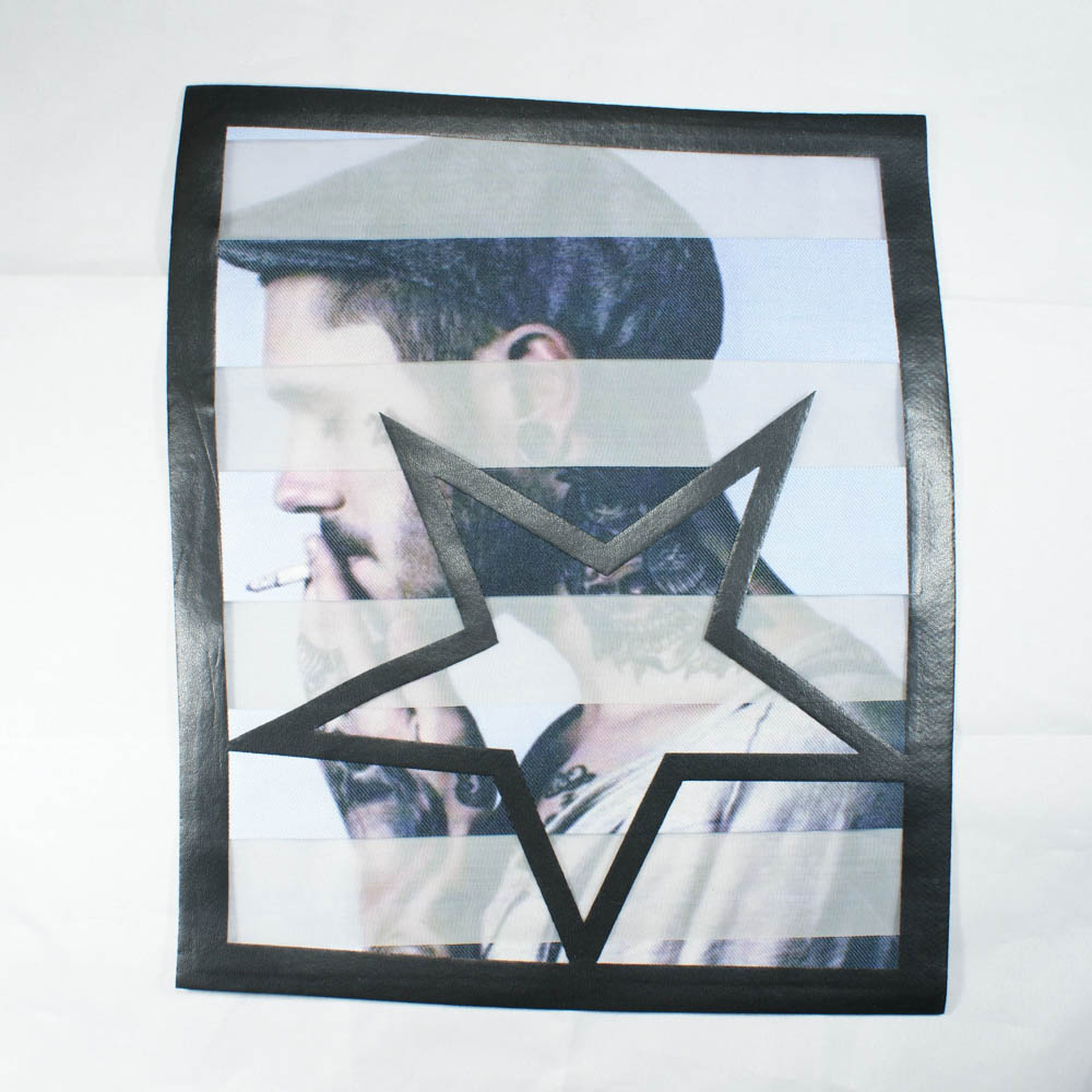 Аппликация пришивная Полоска Звезда Парень с тату 25*21см, рамка кожзам, цветной рисунок, шт. Аппликации Пришивные Постер