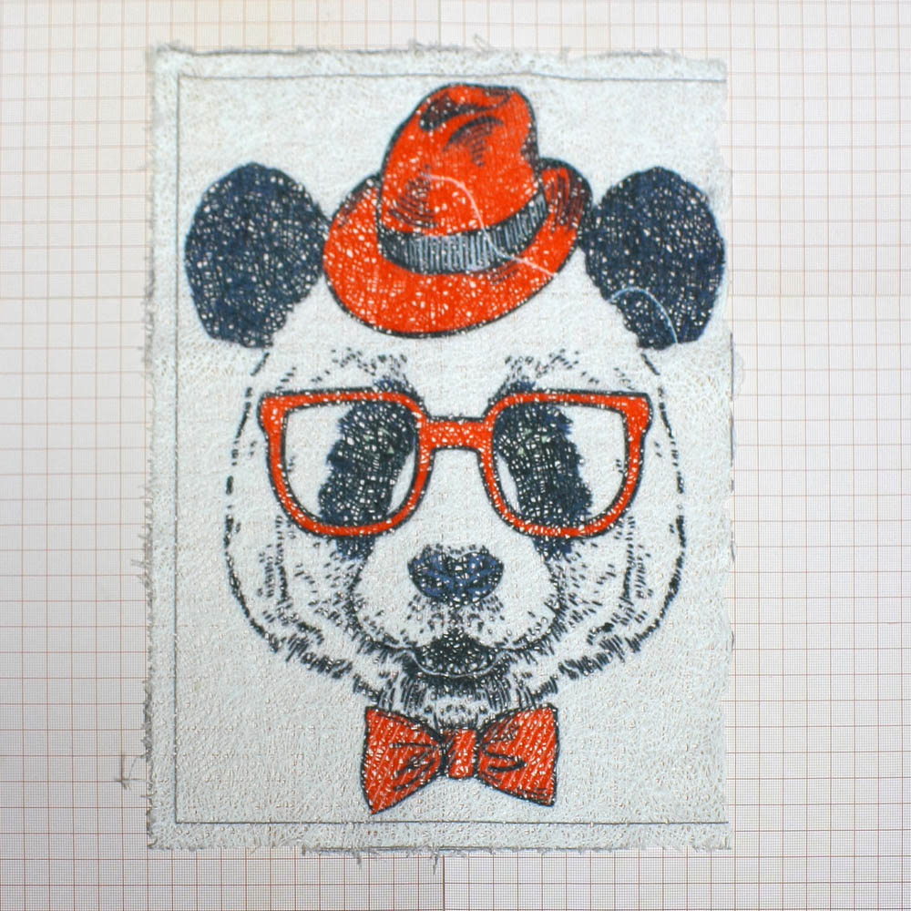 Аппликация пришивная Панда в шляпе 32*24см белая, красно-черный рисунок, шт. Аппликации Пришивные Постер