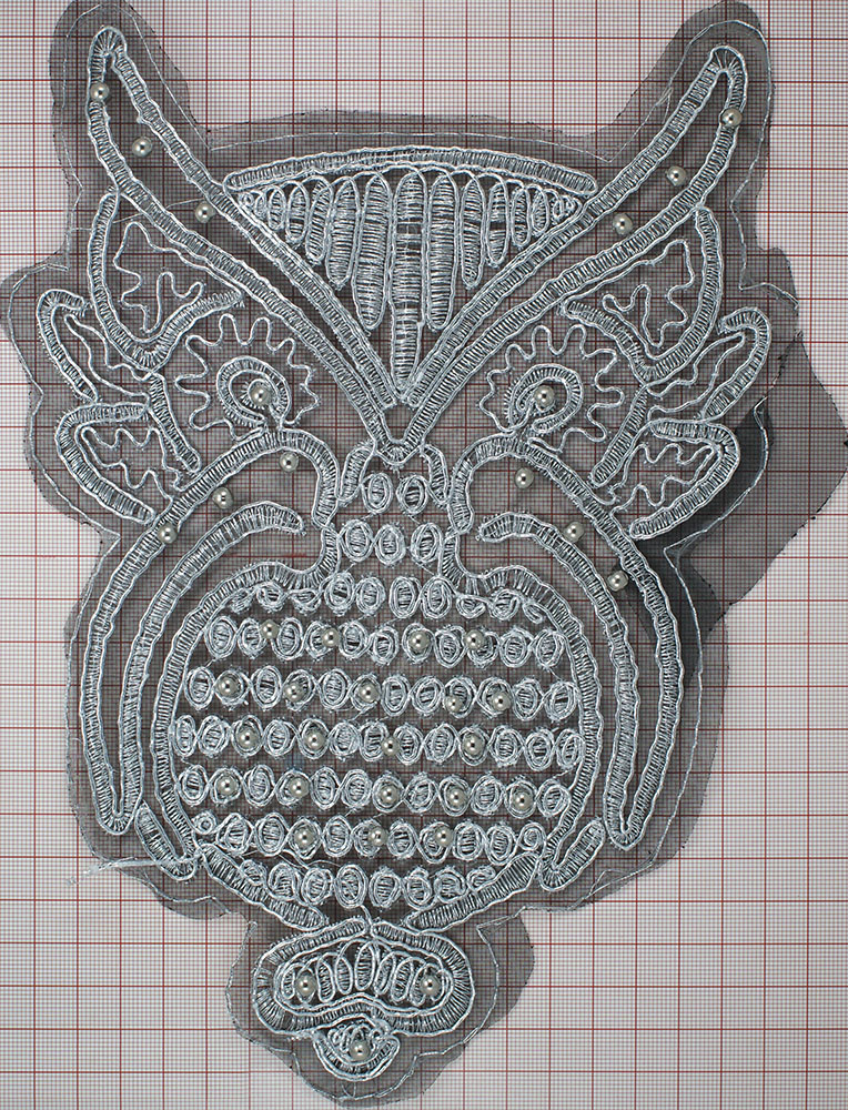 Аппликация кружевная пришивная Серебряная сова 17,5*24см серый, черный, шт. Аппликации Пришивные Кружевные Вязаные