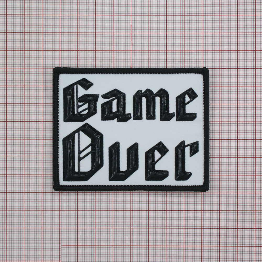 Нашивка тканевая Game Over 7*9см, бело-черная, резиновый рисунок. Нашивка Резиновый Конгрев