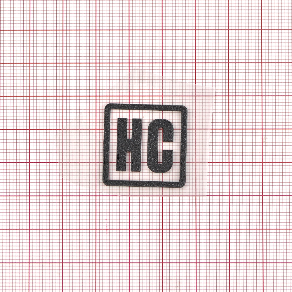 Термоаппликация резиновая HC белая, черный лого 25*25мм, шт. Термоаппликации Резиновые Клеенка