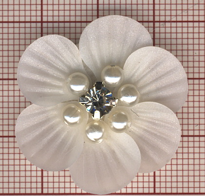 Аппликация декор обувная 60 пайетки Цветок 3,2*3см белый, белые бусины, белый камень, шт. Аппликации Пришивные Цветы Банты