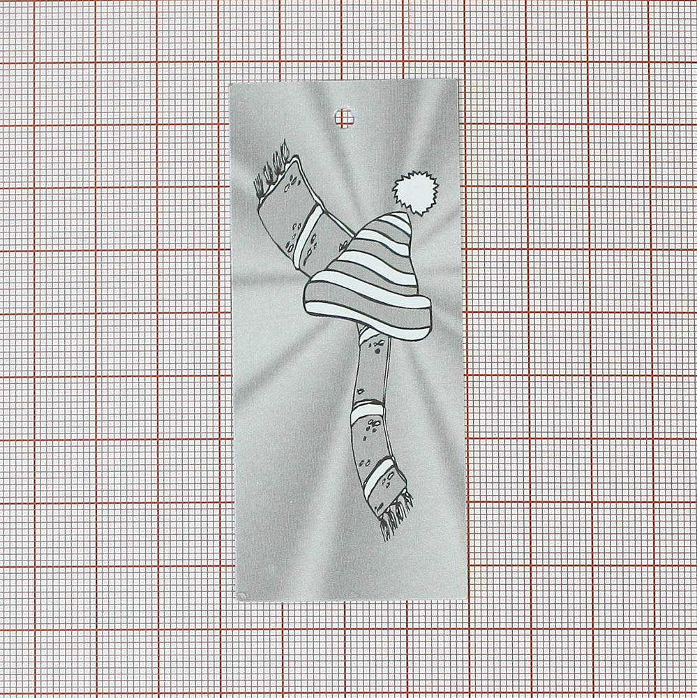 Этикетка бумажная Шапочка с шарфиком серая. Этикетка бумага
