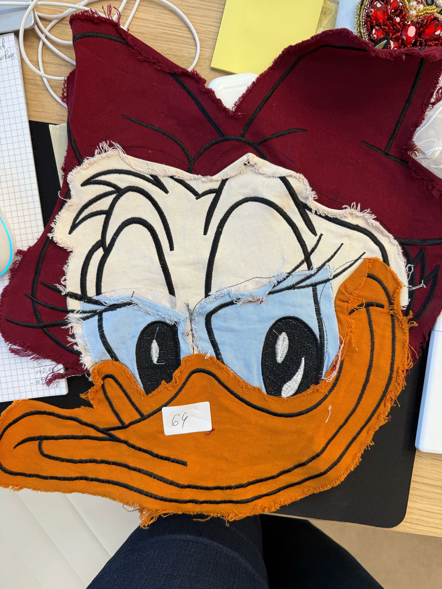 Аппликация приш. Daisy Duck, бордовый, оранжевый, черный, бежевый, шт. Аппликации Пришивные Ткань, Органза