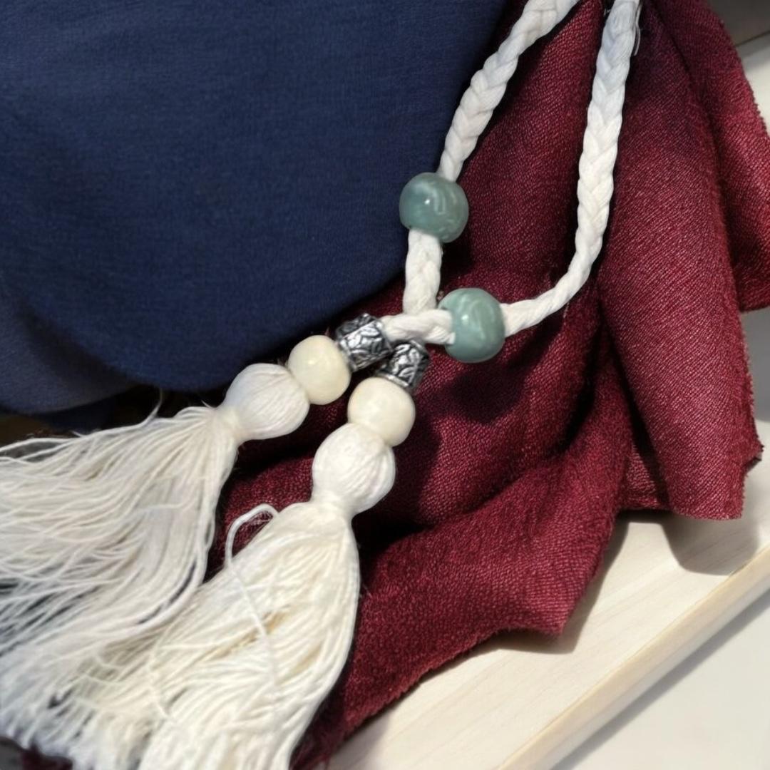 Шнурок белый с бусинами, вязаный, плоский, шт. Шнур