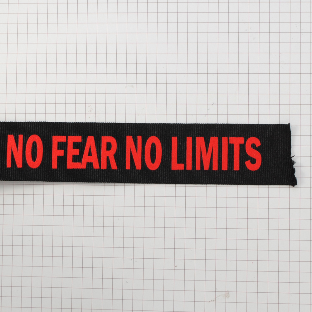 Тесьма репсовая светоотр. No Fear No Limits 30 мм, черный и красный, ярд . Тесьма