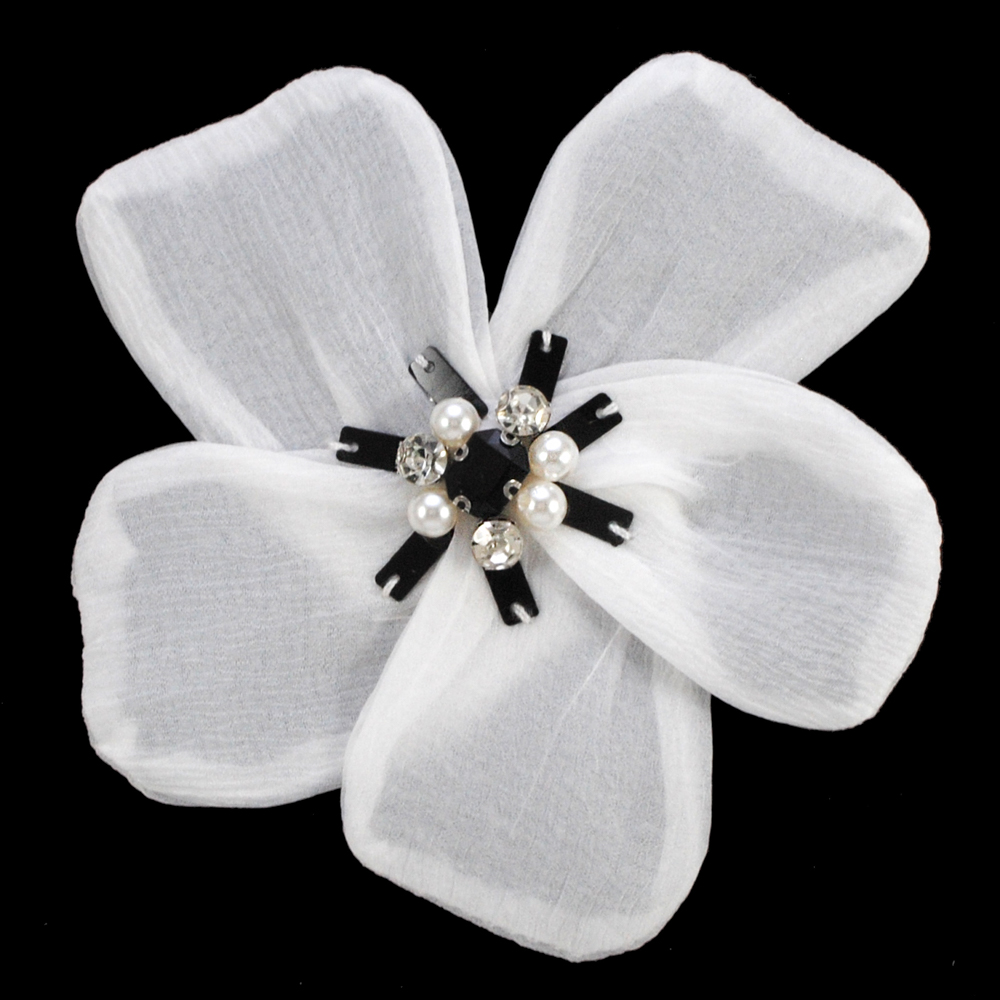 Аппликация пришивная Цветок, 10*10см, белый, черный, бусины,  шт. Аппликации Пришивные Цветы Банты