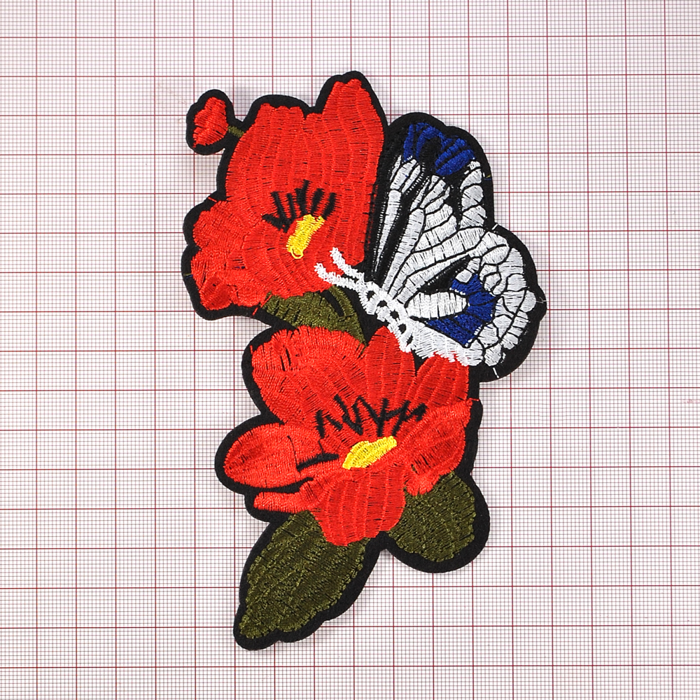Аппликация клеевая вышитая Роза Робуста 15*10см красный цветок, желтая серцевинка и сине-белая бабочка, шт. Аппликации клеевые Вышивка