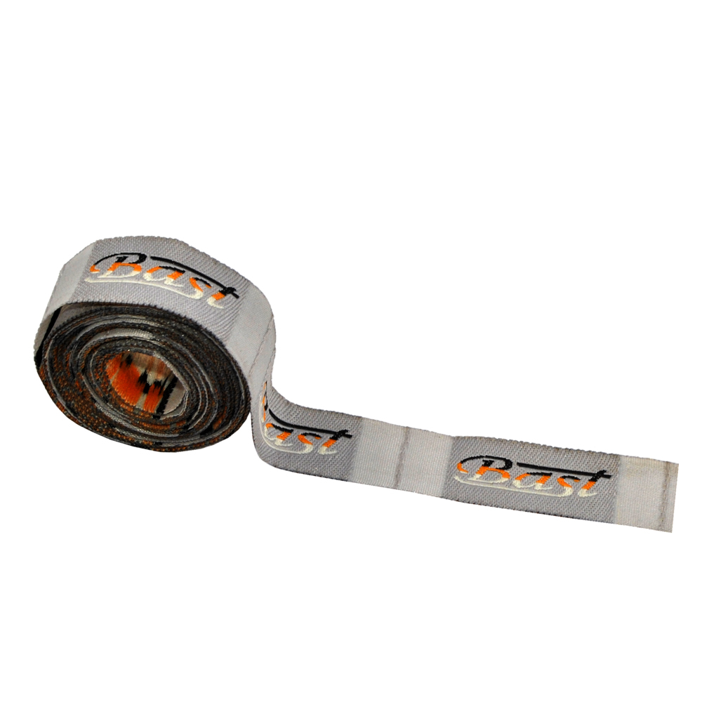 Этикетка тканевая вышитая Bast 1,5см серая 100м. Вышивка / этикетка тканевая