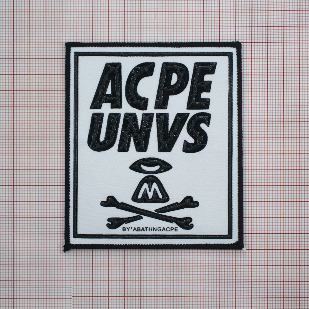 Нашивка тканевая ACPE UNVS 12,5*11см белый, черный резиновый рисунок. Нашивка Резиновый Конгрев