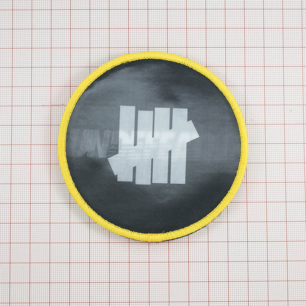 Нашивка тканевая с голограммой 3D на липучке UNDEFEATED 9.5*9,5см круглая, черно-бело-желтая, шт. Нашивка Липучка