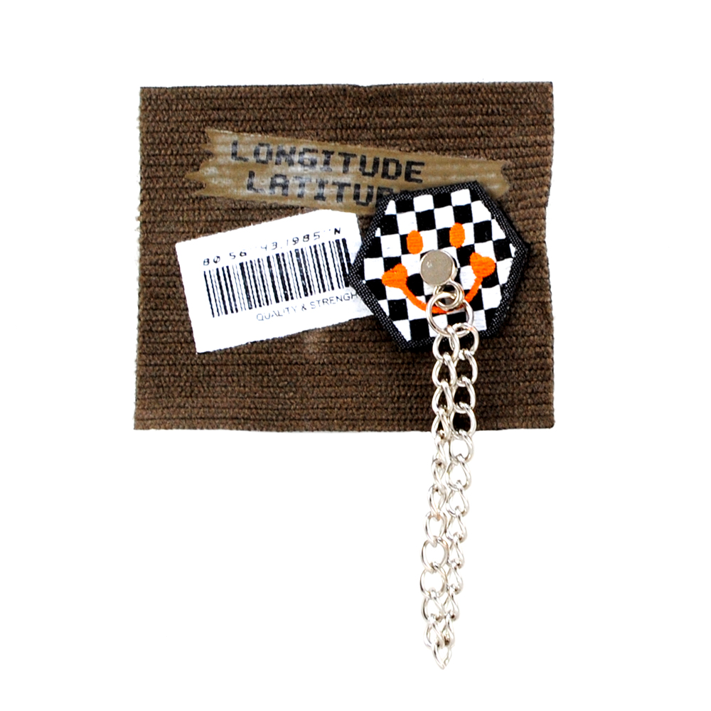 Лейба ткань., штрихкод, шахмат. смайл, 6,5*5,5см, корич., бел., чёрн., оранж., цепь, шт. Лейба Ткань