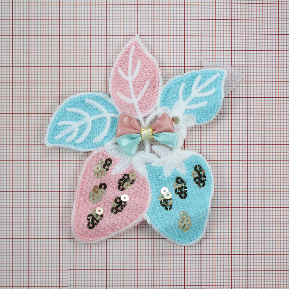 Аппликация вязаная пришивная Бантик с листиками 13*12см белый, светло-розовый, голубой, золотые пайетки. Аппликации Пришивные Кружевные Вязаные