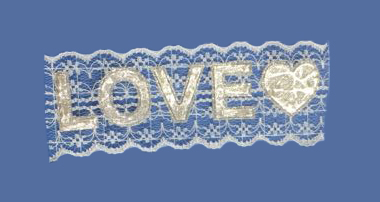 Тесьма кружевная с прорезиненным лого LOVE Сердце, 4,5см, белый, серебряный, ярд. Тесьма