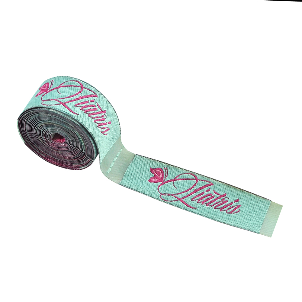 Этикетка тканевая вышитая Liatris 2см, светлая мята, бордовый лого. Вышивка / этикетка тканевая