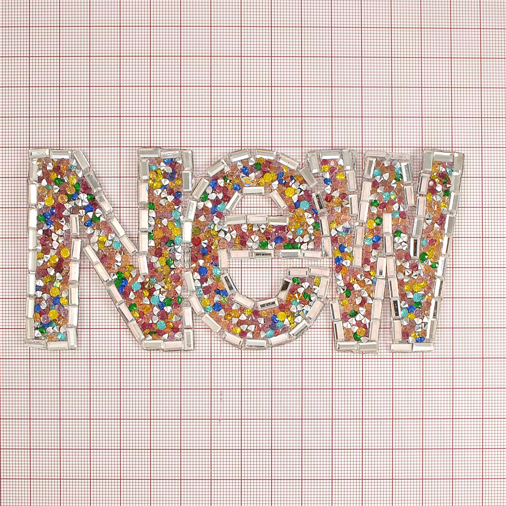 Аппликация клеевая стразы NEW YORK цветные буквы 34,3*6,8см цветные камни, белые прямоугольные камни кант, фигурная. Аппликации клеевые Стразы комб.