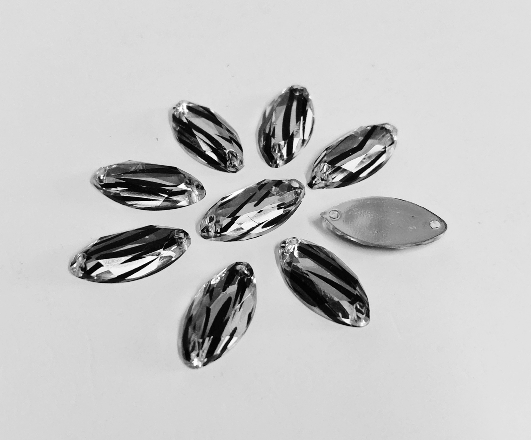 Стразы Т приш. глаз 9*18мм тигровый белый №1 /1т.шт./. Стразы пришивные