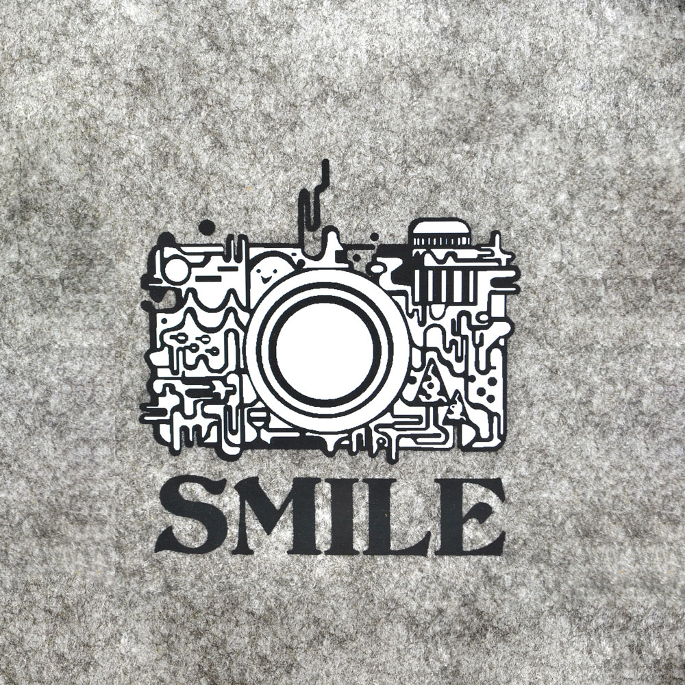 Термоаппликация №13-9 SMILE фотоаппарат, черно-белый, 96*100мм, шт. Термоаппликации Накатанный рисунок