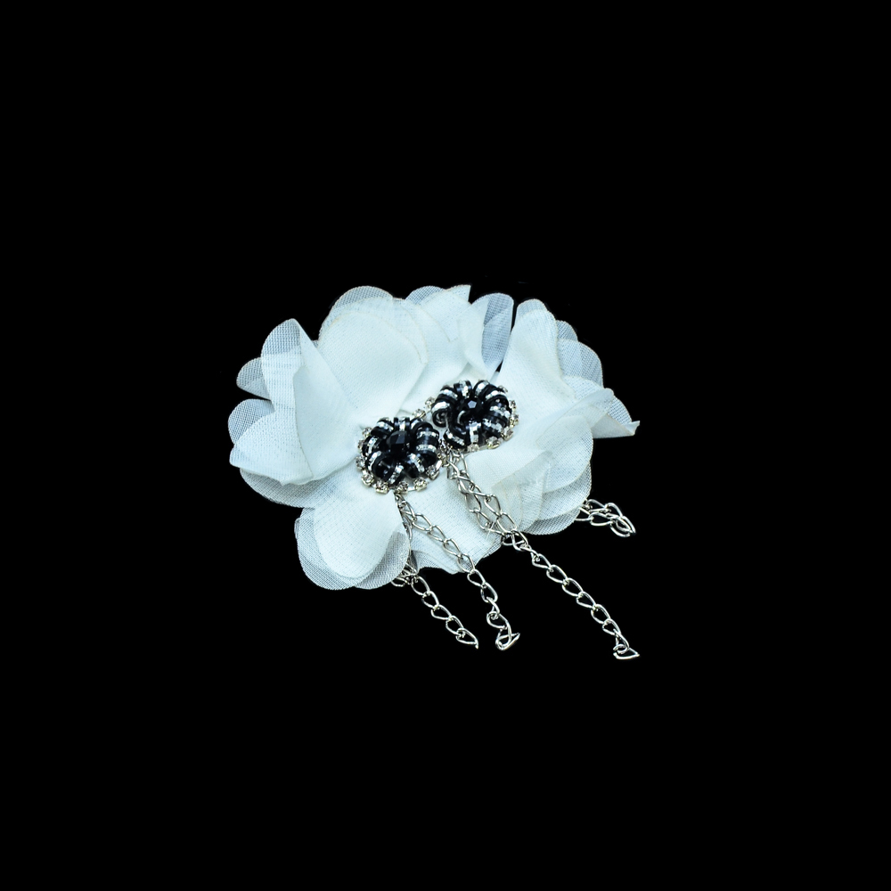 Аппликация декор №164 белый флиз. белый цветок ткан.сетка, цепь, черн. Ромашки. Аппликация Декор