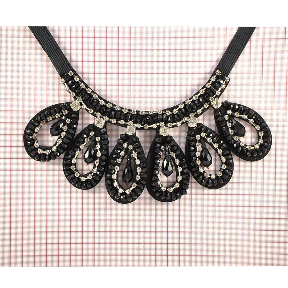 Воротник Петли черный, черный бисер, белые камни, шт. Воротники