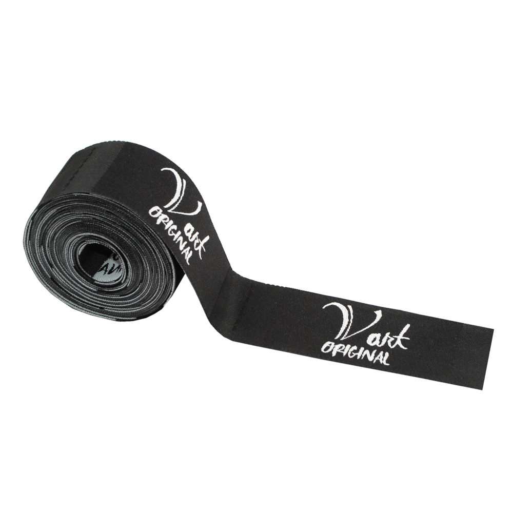 Этикетка тканевая вышитая V art  №5, 3*8см, черная, белый лого /atkisatin/, шт. Вышивка / этикетка тканевая