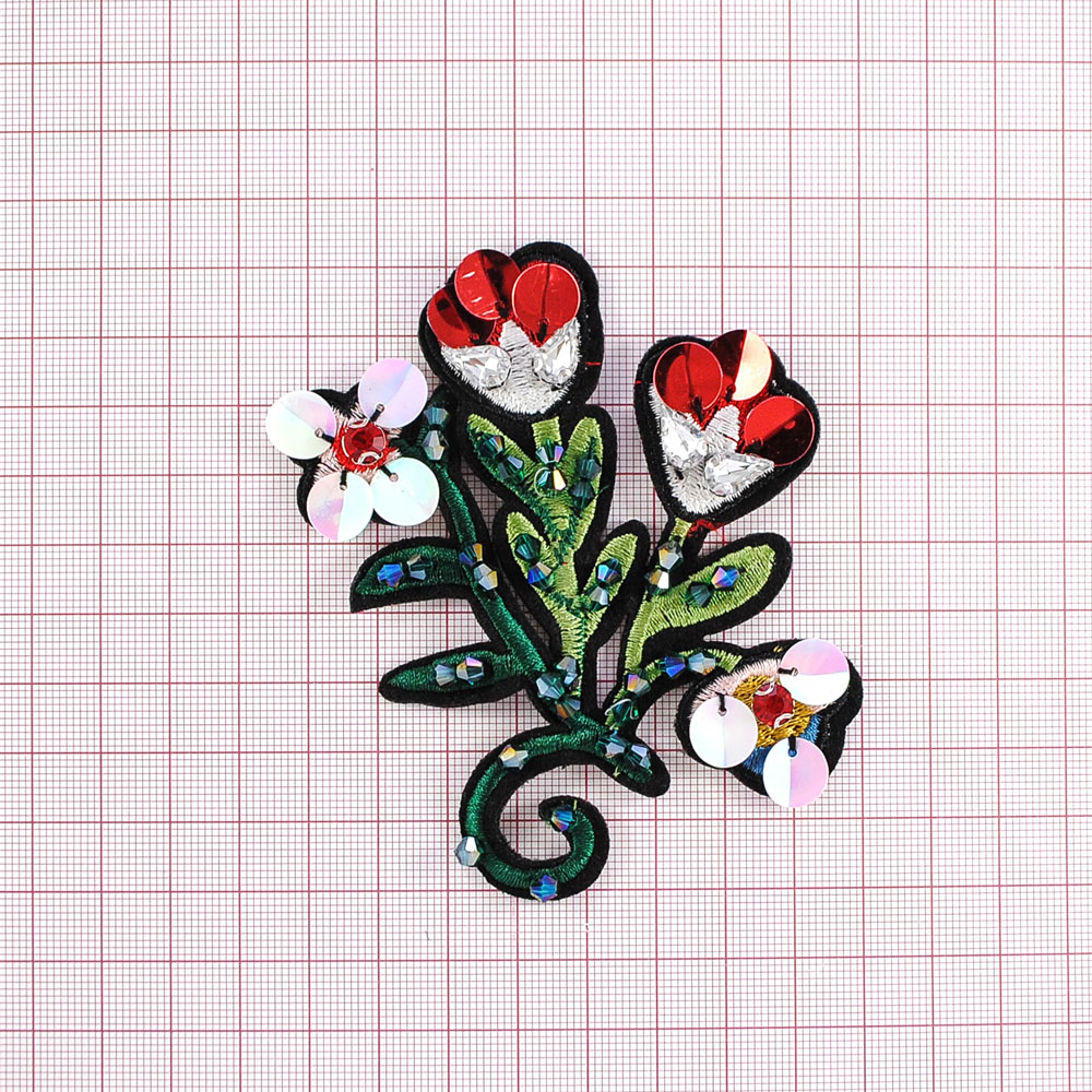 Аппликация клеевая вышитая Цветы с пайетками 90*100мм, зеленый, красный, белый, цветные пайетки, цветные камни. Аппликации клеевые Вышивка