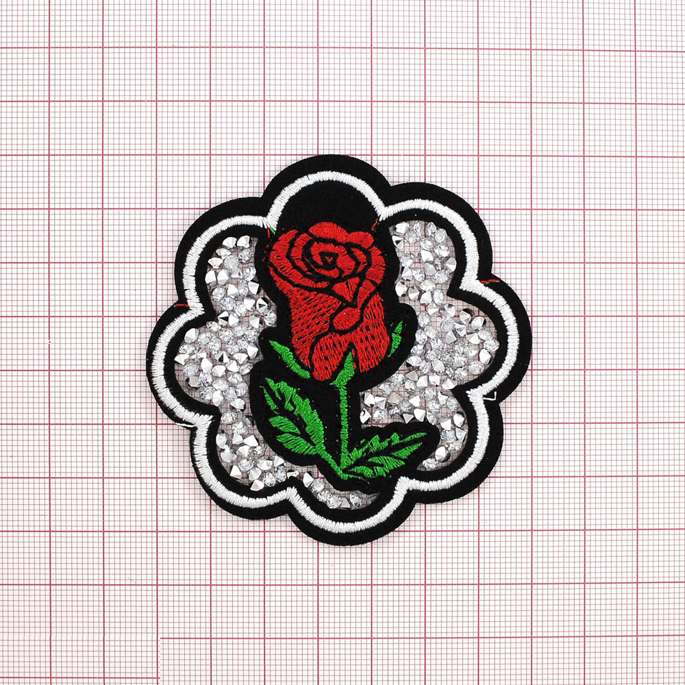 Аппликация клеевая стразы Роза 7,5*7,5см черный, белый, красный, камни белые, шт.. Аппликации клеевые Стразы комб.
