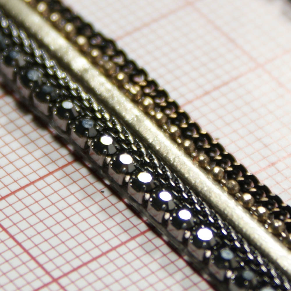 Тесьма стразы клеевые А13,1см, черная, латунь, никель, зеркальные камни, ярд. Тесьма из страз