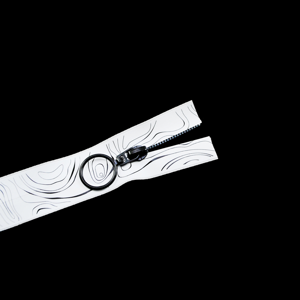 Змейка нейлон водоотталкивающая №5 18см С/Е белая ткань, черный лого, односторонняя, шт. Змейка Нейлон