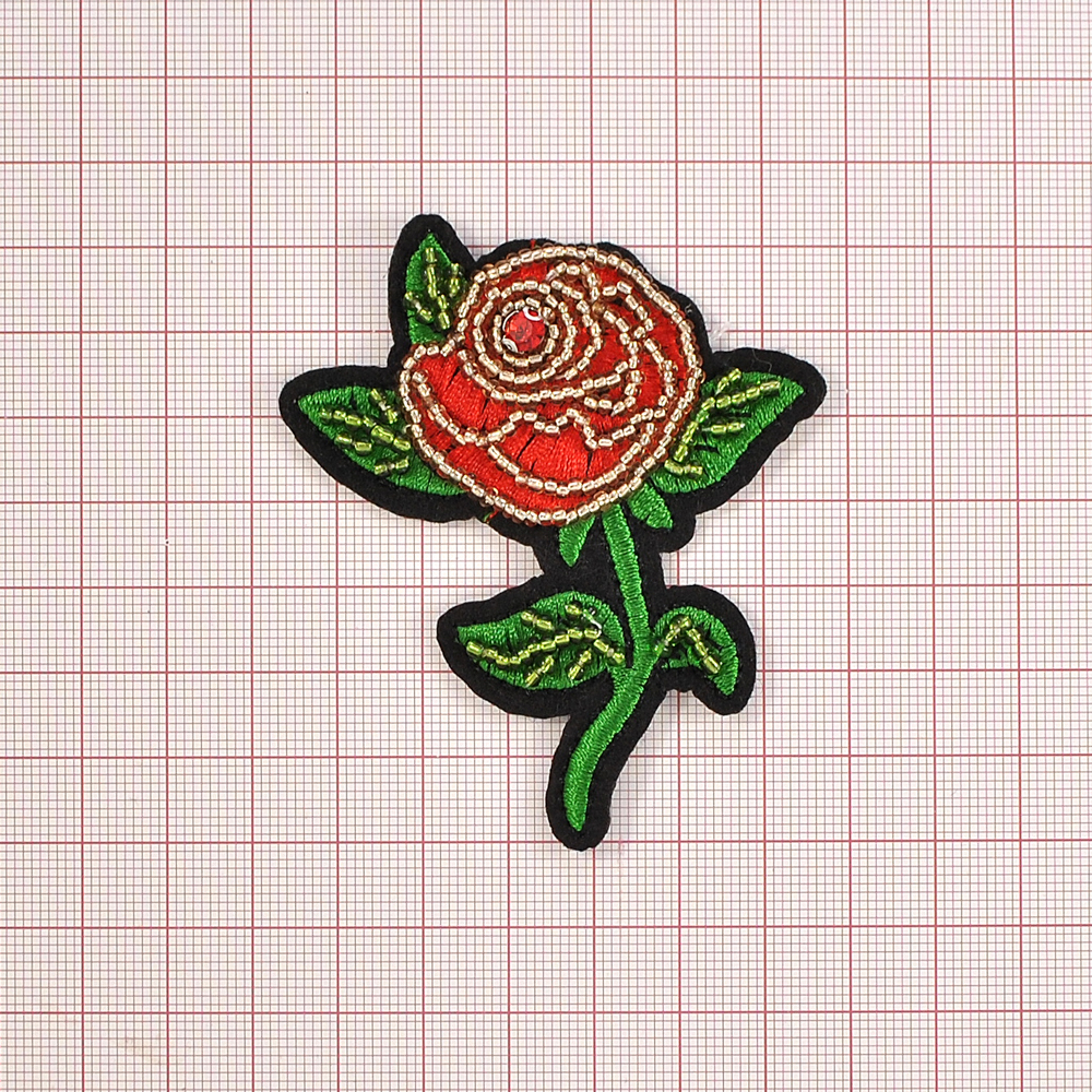 Аппликация клеевая вышитая Роза с бисером 76*60мм, красный, зеленый, цветной бисер . Аппликации клеевые Вышивка