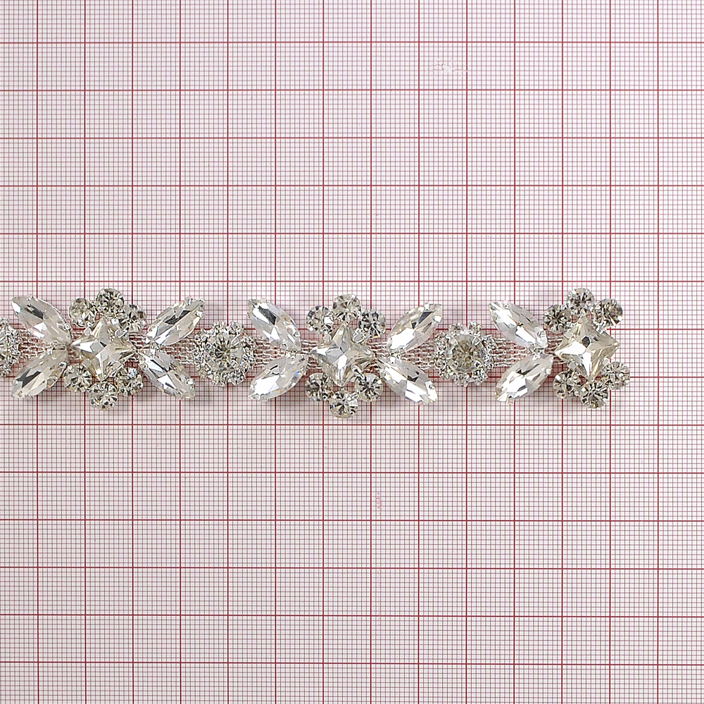 Тесьма стразы Цветок с листиками, 2,5см, белый, серебро, ярд. Тесьма из страз