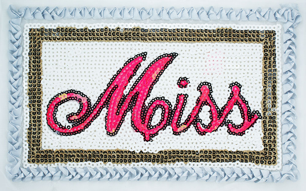 Аппликация пришивная пайетки Miss красная 23*14см белый, красный, золото, серый, шт. Аппликации Пришивные Пайетки