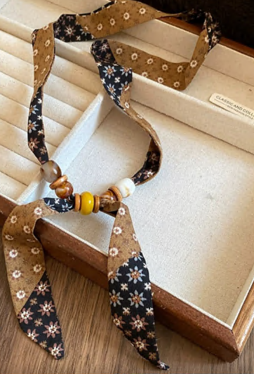 Украшение на шею с подвеской (платок цветы), 90см, коричневый, черный, белый, шт. Украшения