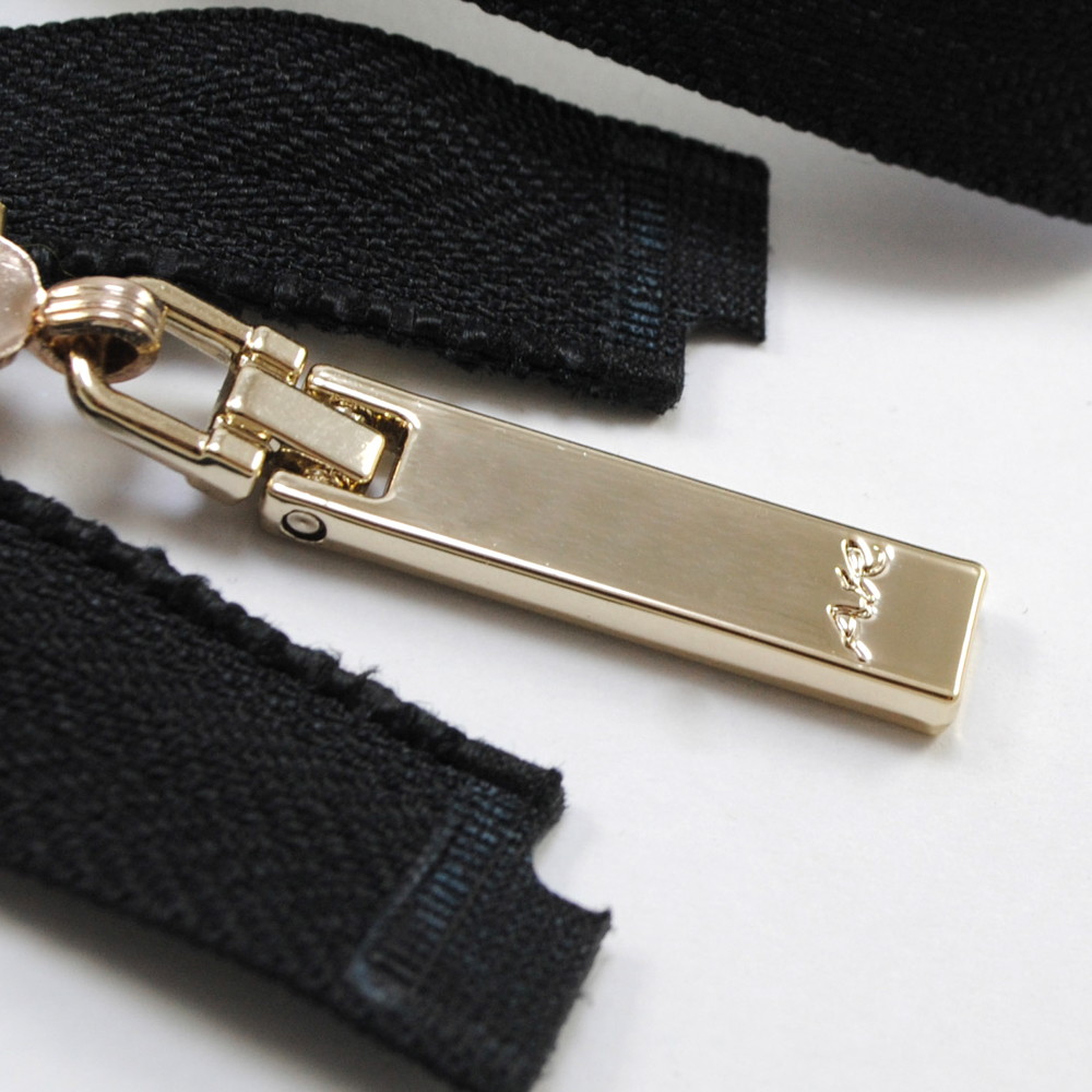 Змейка металл AR 85см №5 O/Е GOLD, черная ткань, односторонняя, бегунок со вдавленным лого, шт. Змейка Металл