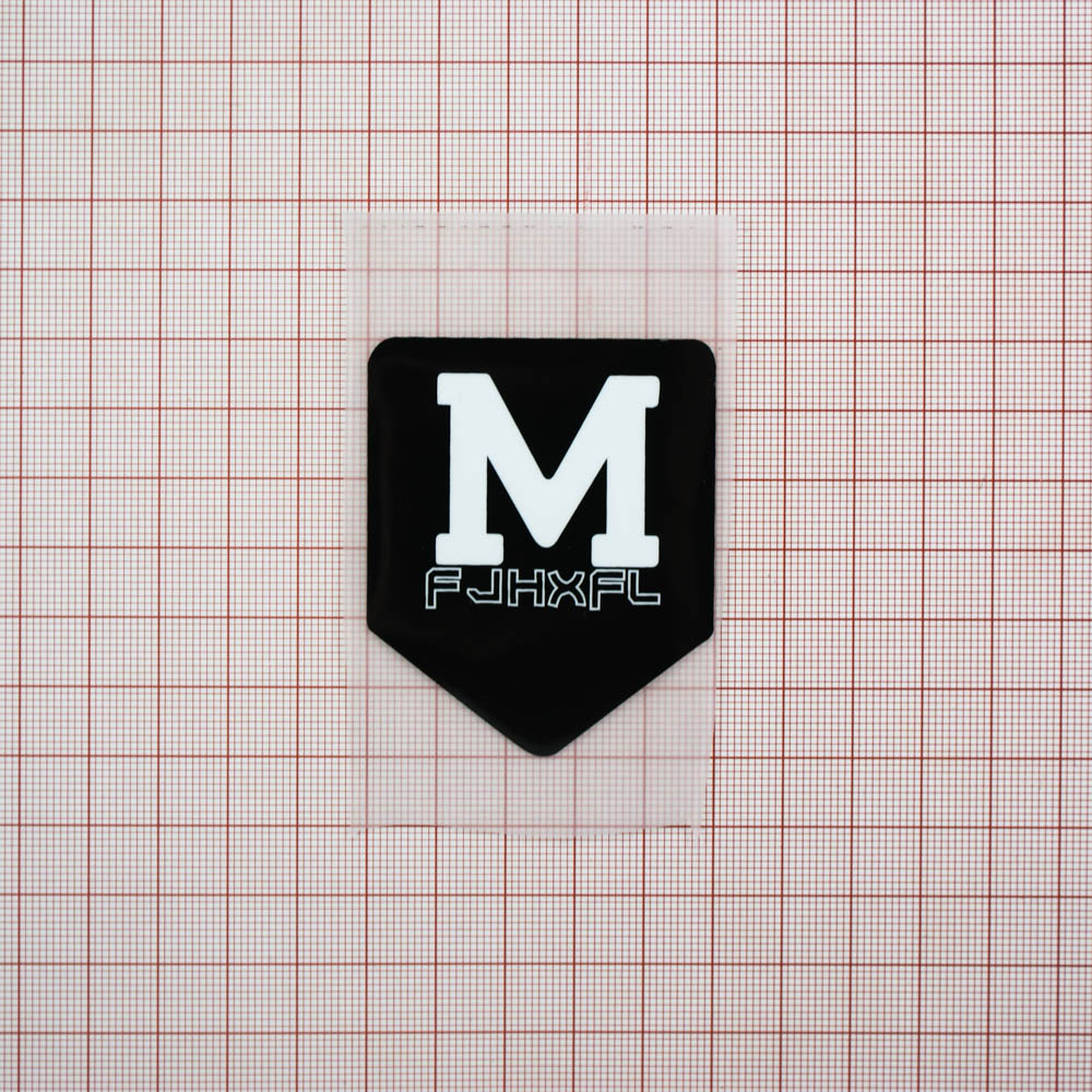 Термоаппликация резиновая М 50*60мм черная флажок, белый лого, шт. Термоаппликации Резиновые Клеенка
