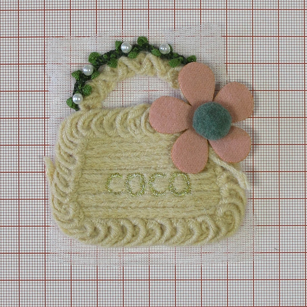 Аппликация вязаная пришивная Сумка COCO 7*7,5см Правый бежево-розовый цветок, золотой люрекс, белый жемчуг, шт. Аппликации Пришивные Кружевные Вязаные