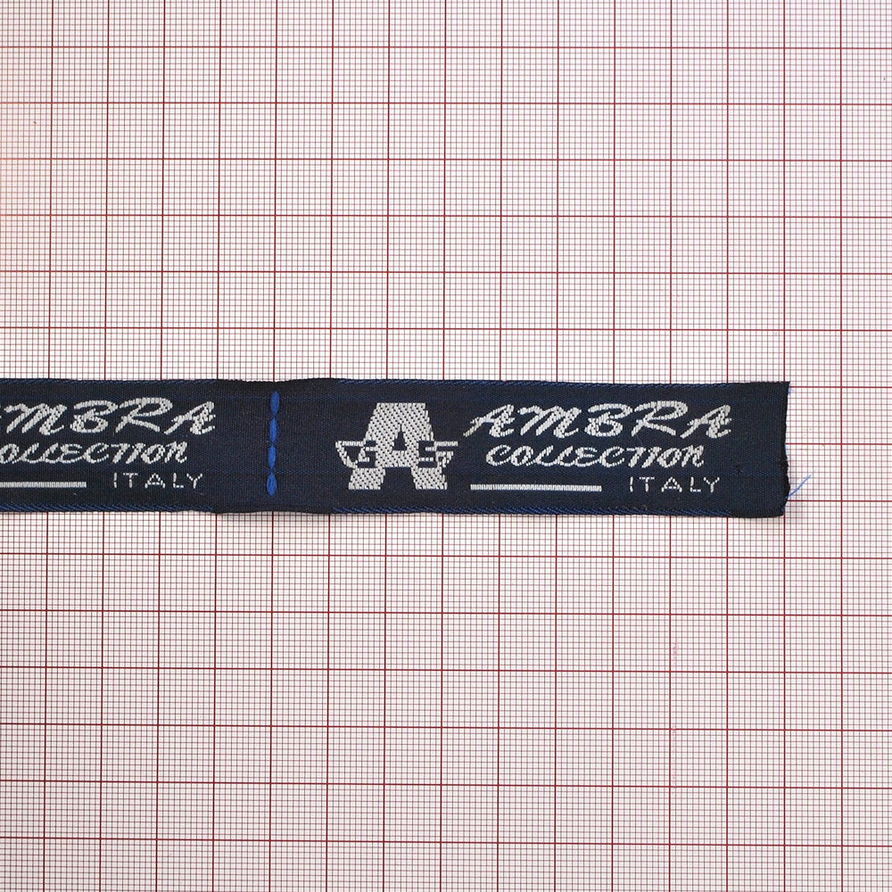 Этикетка тканевая вышитая Ambra /2,5см/ . Вышивка / этикетка тканевая