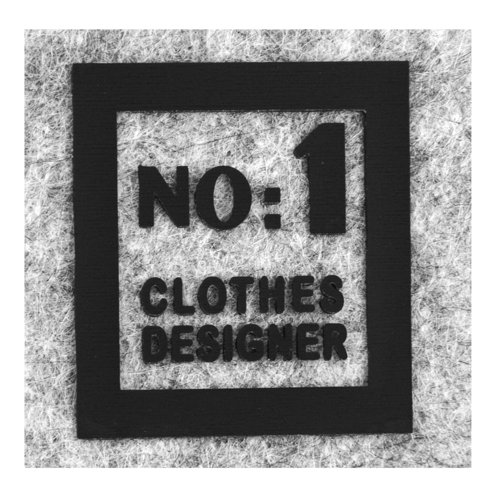 Термоаппликация резиновая №1 Clothes designer белая, черный лого 30*33мм, шт. Термопереводки Резиновые, Термопленка