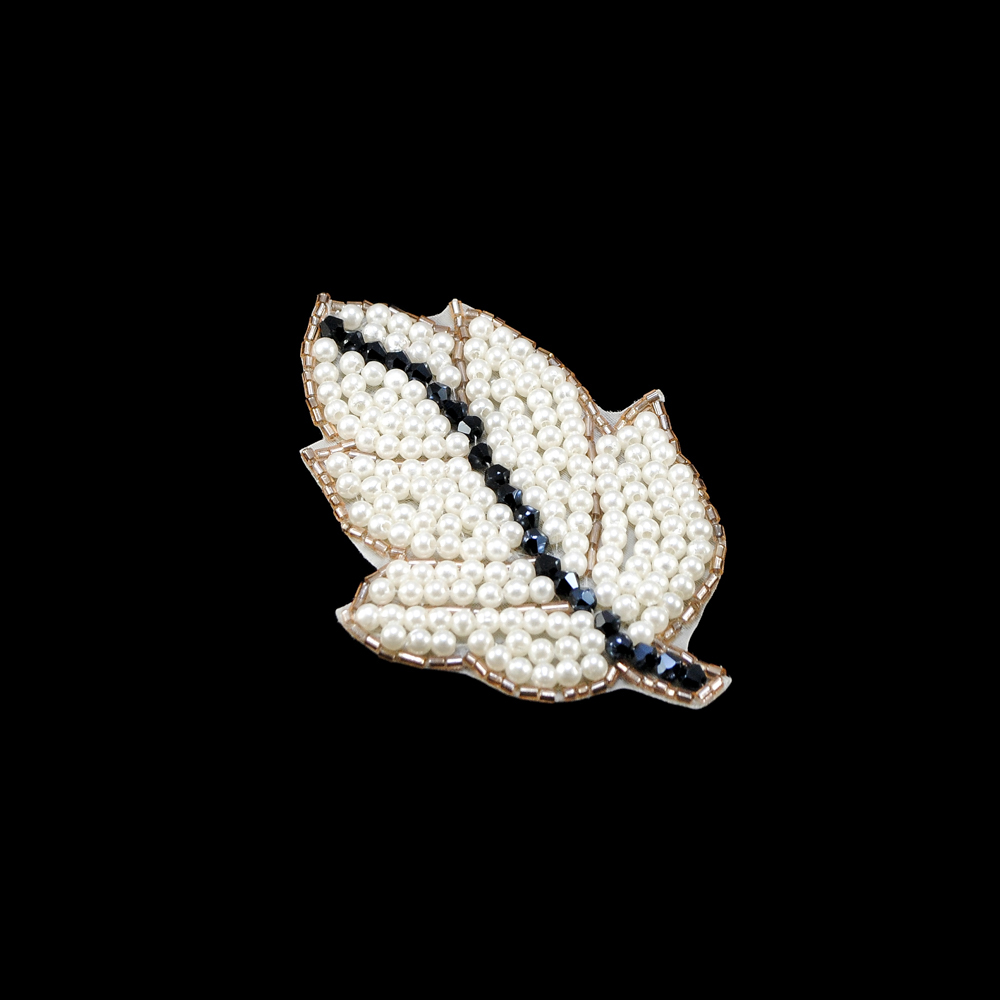 Аппликация декор ЛИСТ белый жемчуг, бежевый бисер. Аппликация Декор