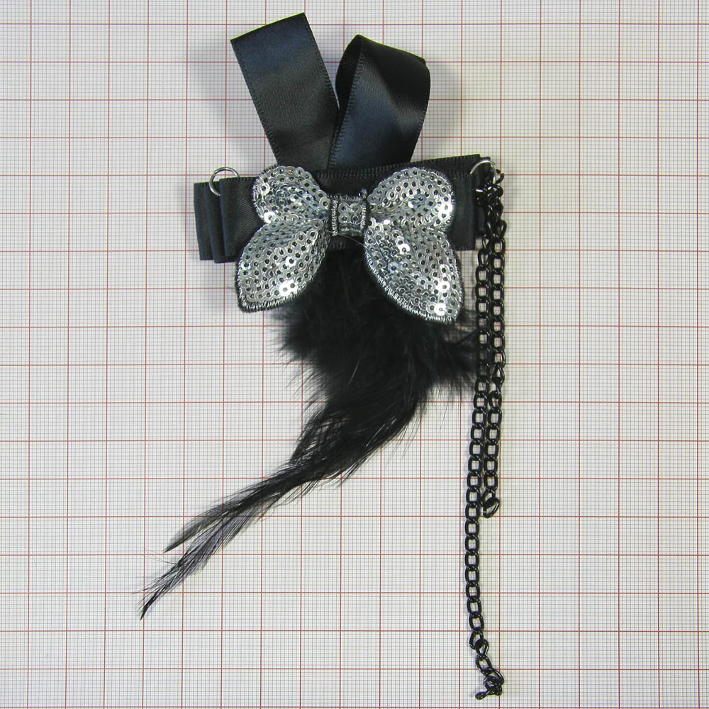 Брошь № 34 Бабочка-пайетки серебро, черное перо, шт. Броши