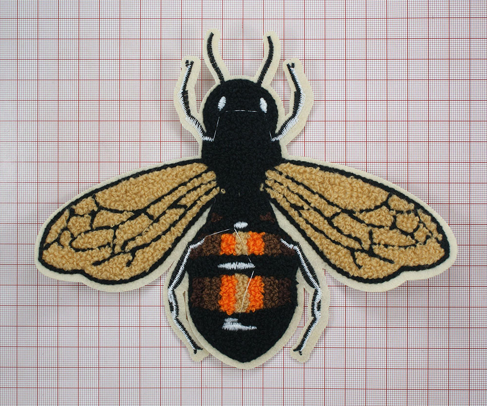 Нашивка махровая Пчела бежевые крылья 21*16см оранжевый, черный, белый, бежевый, шт. Нашивка Махровая