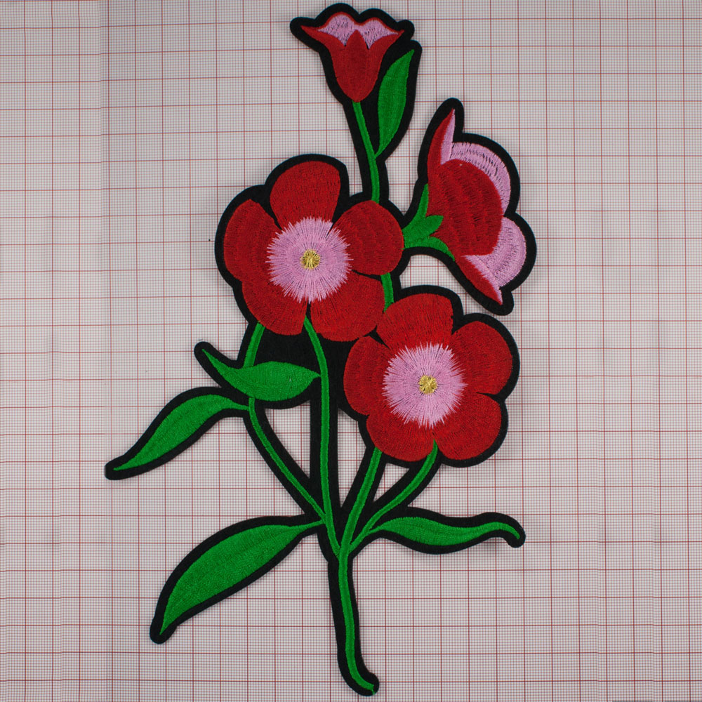 Аппликация клеевая вышитая 4 цветка на стебле 25*17,5см, красно-зеленая. Аппликации клеевые Вышивка