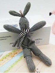 Подвеска брелок Заяц с шарфом, 19см, серый, черный, белый, шт. Подвески